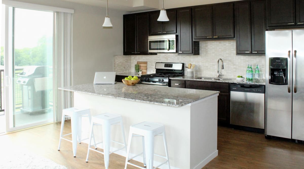 Apartments for Rent in MN Overlook on the Creek Photos